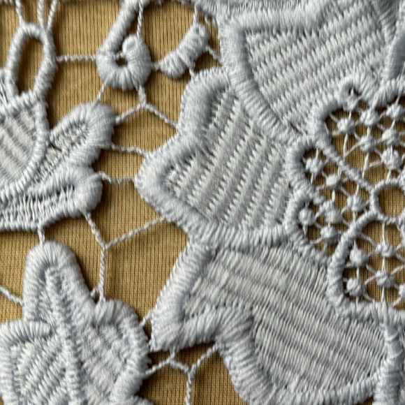 Holding Horses lavender top with sheer hem, arm and should detail. Size 8. - Picture 2 of 7